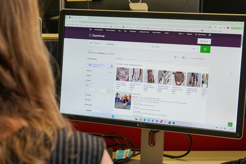A person looking at Gumtree on a computer screen.