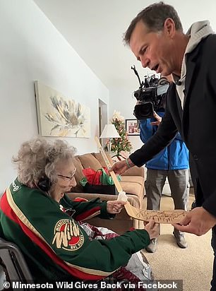 Modano presenting Heckmann with a stick