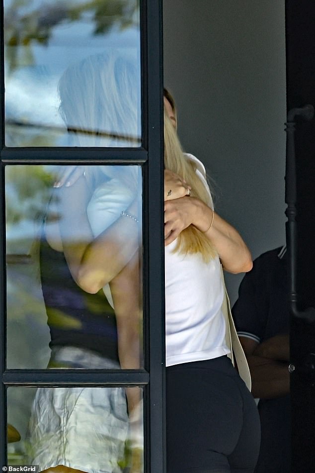 At one point, Jules was seen embracing her friend as the pair enjoyed a sweet moment together as she sold some of the designer items that once adorned her home