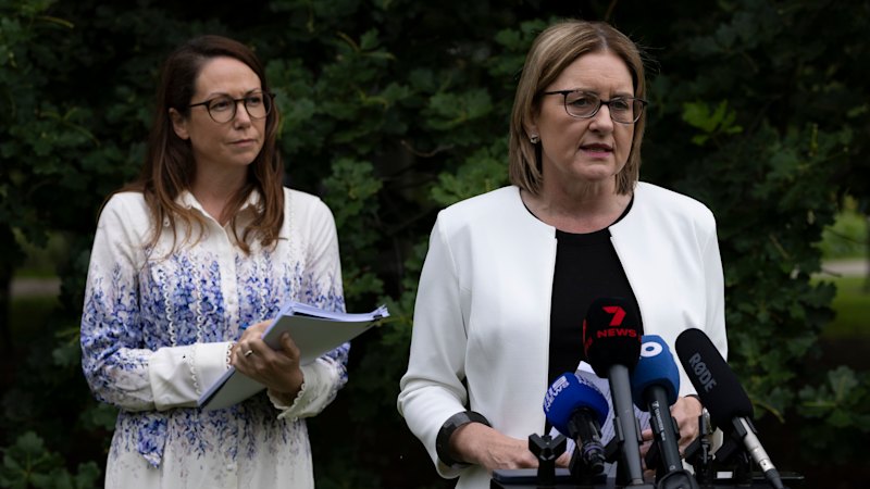 Public sector to axe 1000 jobs for $4 billion in budget savings