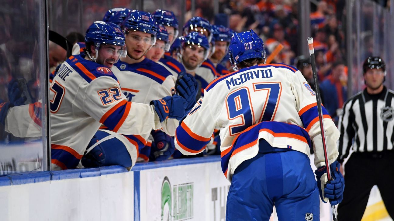 Connor McDavid's hat trick ties Mark Messier as Oilers rout Kraken