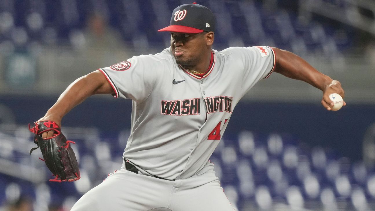 Mariners acquire LHP Jose Ferrer from Nationals for prospects
