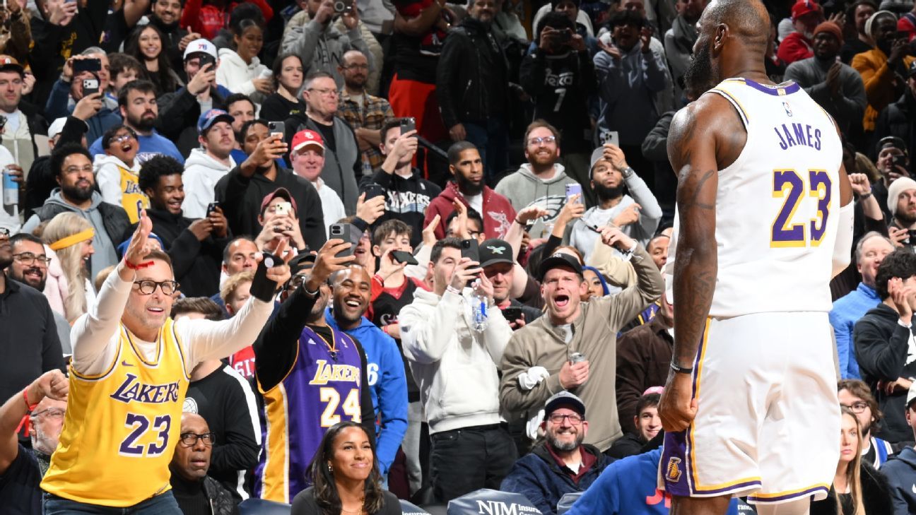 LeBron James' 10 straight points in fourth pace Lakers' win