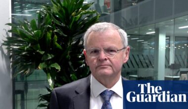 Long waits and ‘unacceptable’ lack of data at NHS gender clinics in England, review finds | NHS