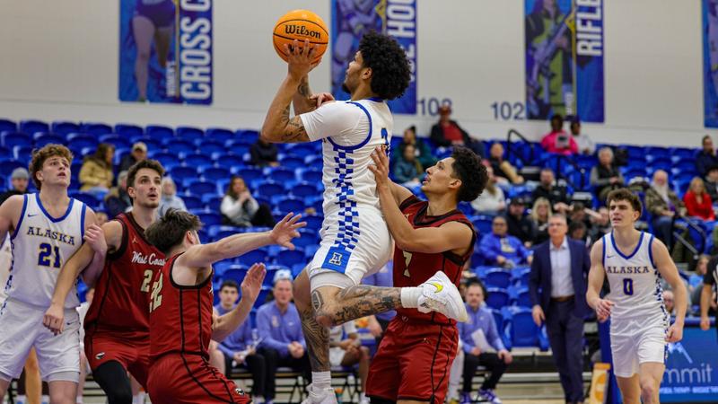 Men’s Basketball Plays Hawaii Pacific in Hoops in Hawaii Classic