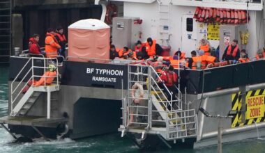 More than 800 people cross Channel in single-day record for December