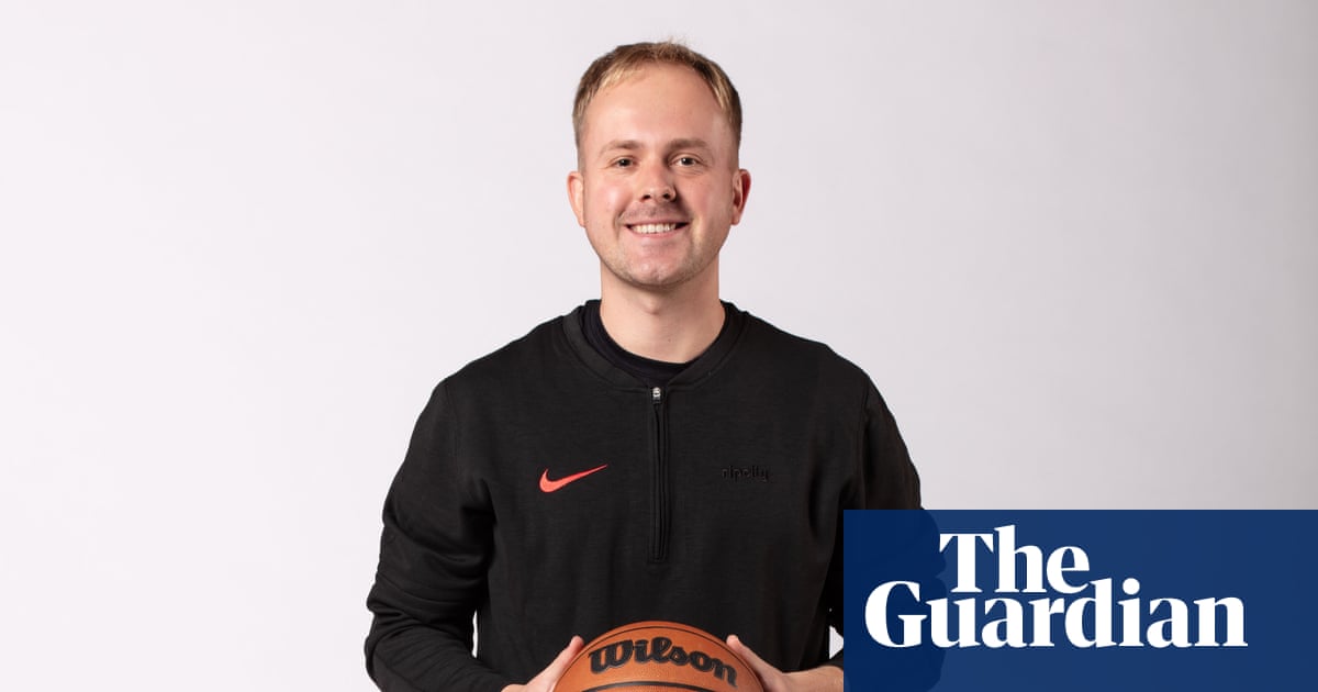 Alex Sarama: how a 30-year-old Englishman became an WNBA head coach | WNBA