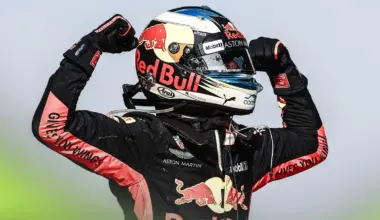 Daniel Ricciardo teases shock motorsport comeback after 'important announcement'