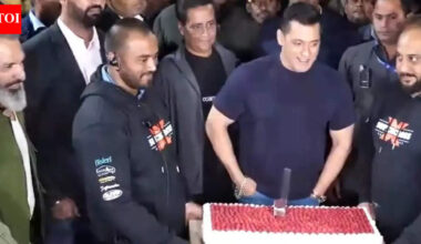 Salman Khan reveals clean-shaven look, cuts 60th birthday cake with paparazzi outside Panvel farmhouse; Bandra-Worli Sea Link lights up |