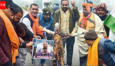 Bangladesh unrest: Please save us, open borders - Hindus send SOS from Dhaka | Nagpur News