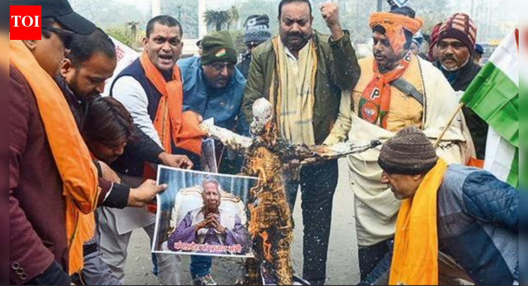 Bangladesh unrest: Please save us, open borders - Hindus send SOS from Dhaka | Nagpur News