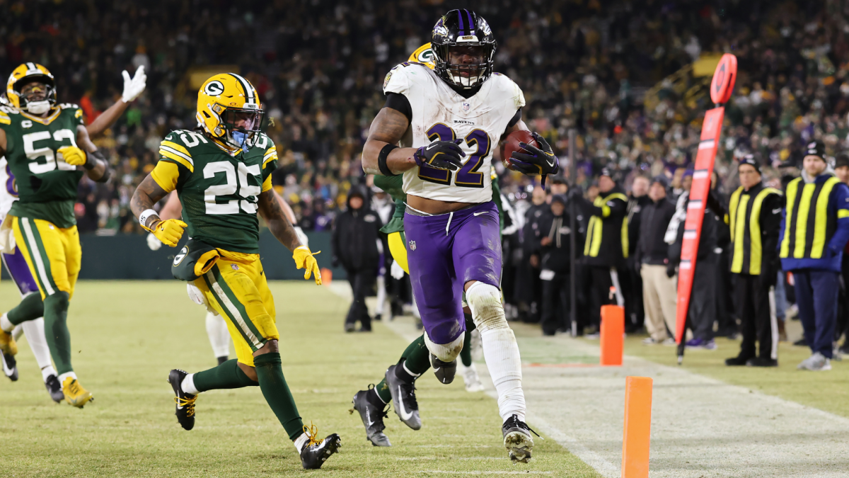 Ravens' Derrick Henry becomes NFL's all-time leader with seventh 200-yard rushing game