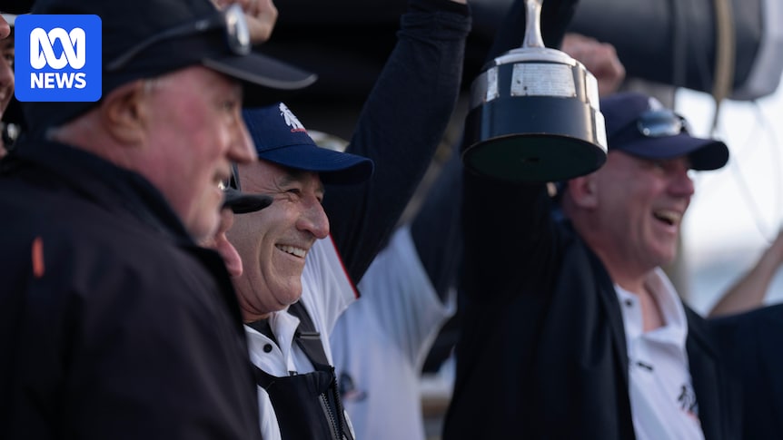 Comanche takes out line honours in 2025 Sydney to Hobart Yacht Race — as it happened