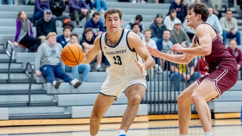 Late Rally Not Enough as Men’s Basketball Falls to Wheaton