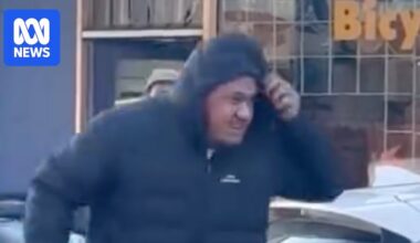 Police search for alleged carjacker who was fought off by bystanders in inner Melbourne