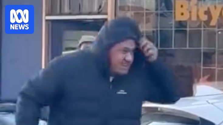 Police search for alleged carjacker who was fought off by bystanders in inner Melbourne