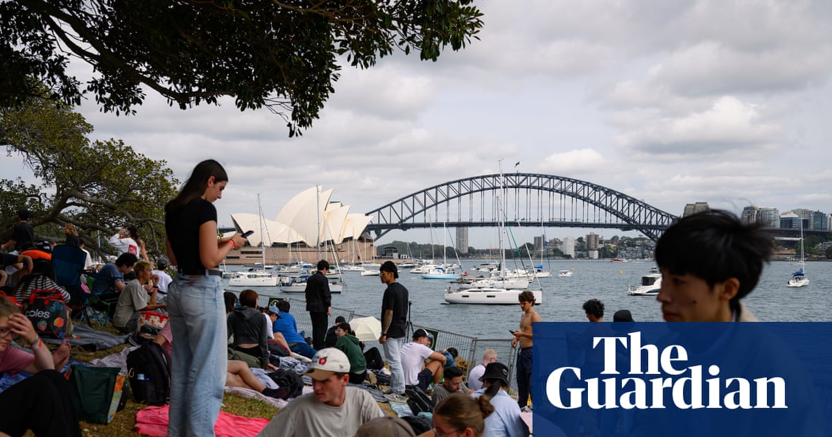Key viewing spots for Sydney fireworks reach capacity as city urged to celebrate first New Year’s Eve since Bondi attack | Sydney