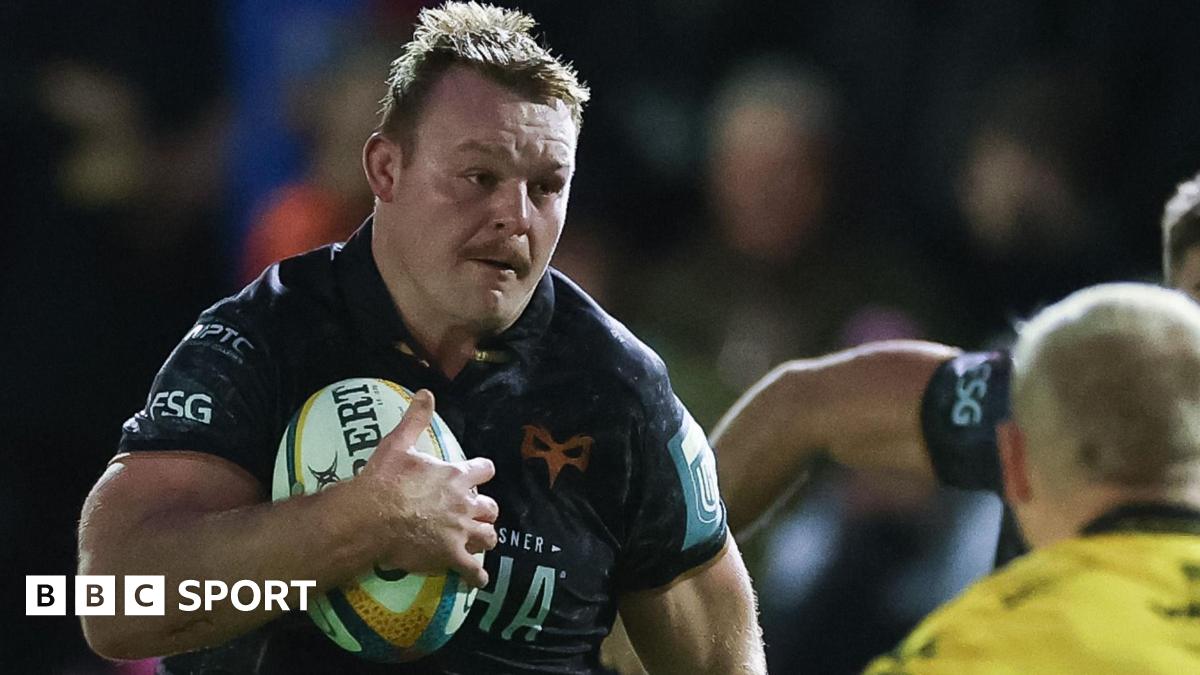 Ospreys' Dewi Lake runs with the ball in his right hand