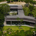 Charcoal Haus / moc architects - Exterior Photography, Garden, Courtyard