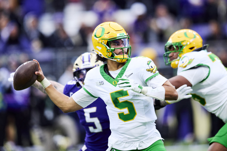 Oregon quarterback Dante Moore throws a pass during the third quarter against the Washington Huskies at Husky Stadium on November 29, 2025.