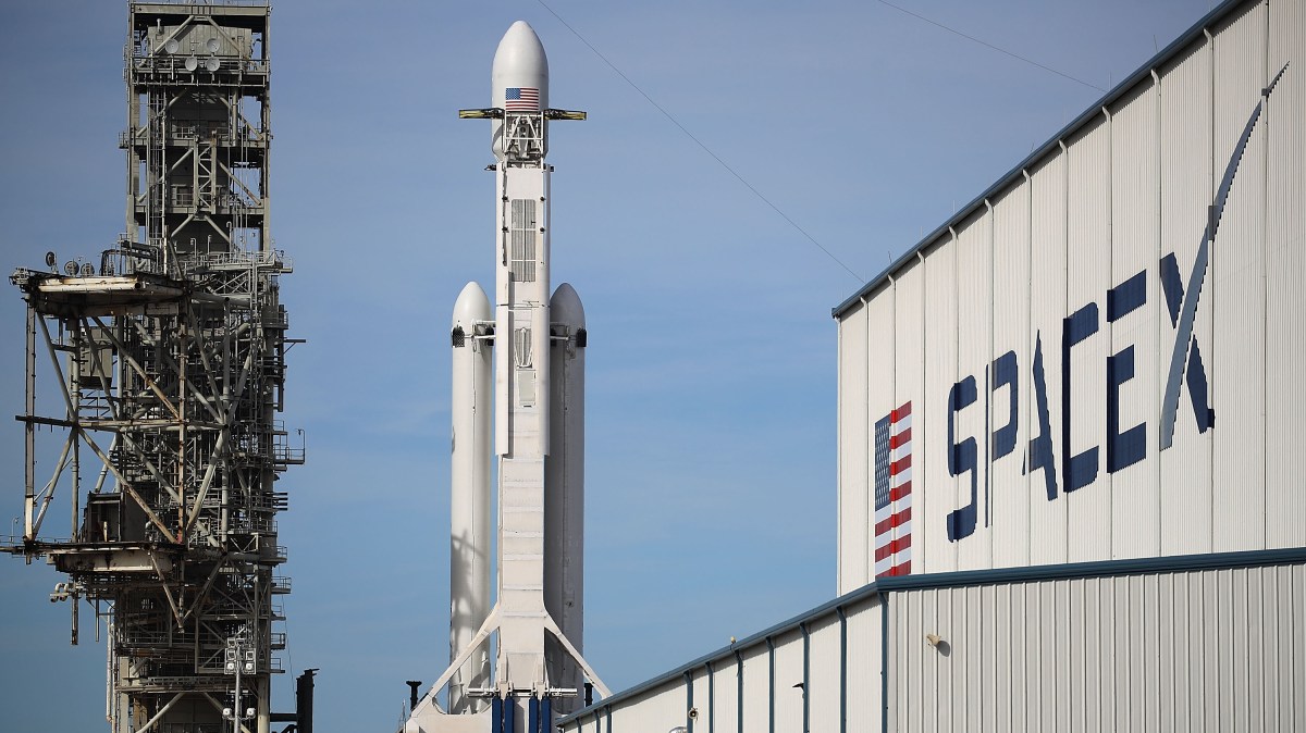 SpaceX to launch $1.5 trillion listing next year