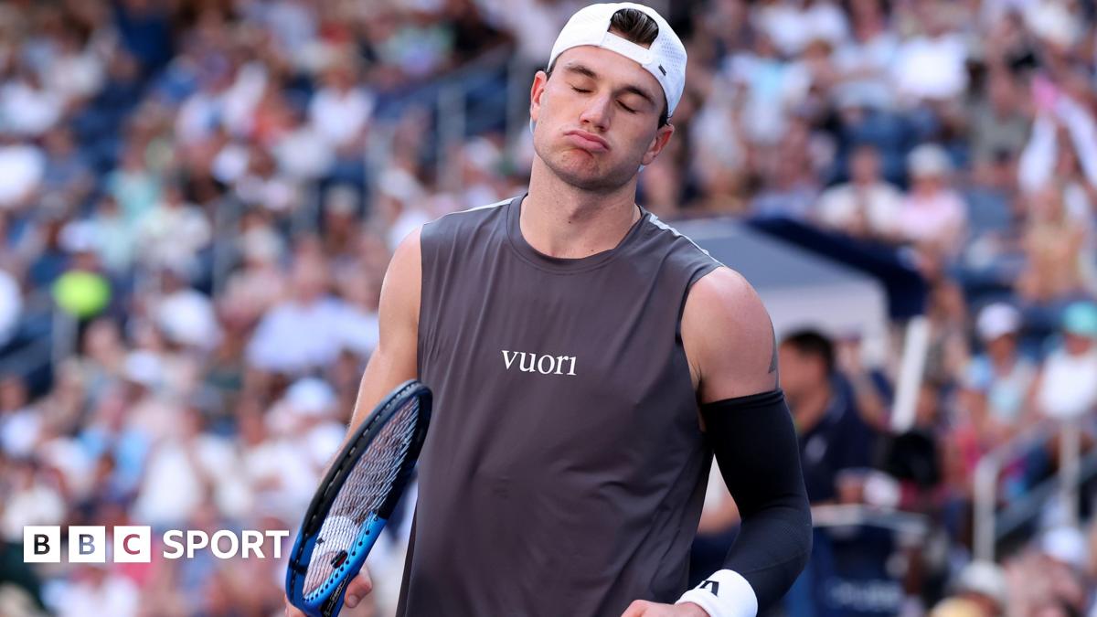 Jack Draper with a disappointed face during a match