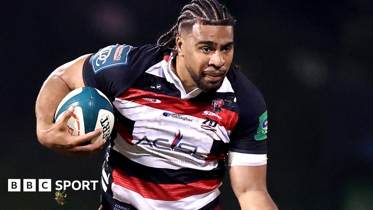 Hoskins Sotutu in action for Blues in Super Rugby