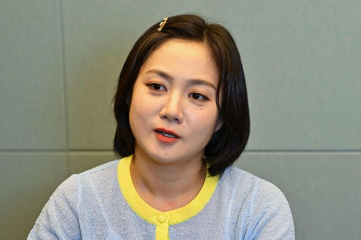 Park Na-rae speaks to reporters at MBC headquarters in Seoul, Sept. 22. Korea Times photo by Kang Ye-jin