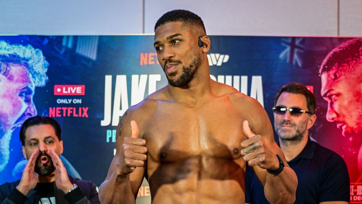 Fury, boxing world mourn after Nigeria crash kills 2 of Joshua’s team