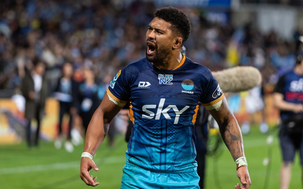 Moana Pasifika captain Ardie Savea celebrates their win during the Super Rugby Paciﬁc - Moana Pasifika v Blues at North Harbour Stadium, Auckland - New Zealand - on Saturday  17th  May  2025.
Photo credit: Brett Phibbs / www.photosport.nz