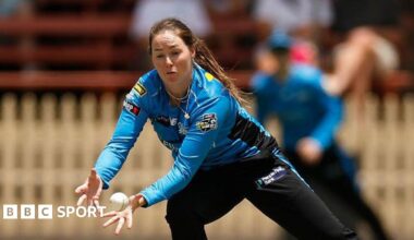 Amanda-Jade Wellington attempting to complete a catch while playing for Adelaide Strikers.
