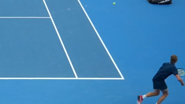 Cruz Hewitt lines it up.