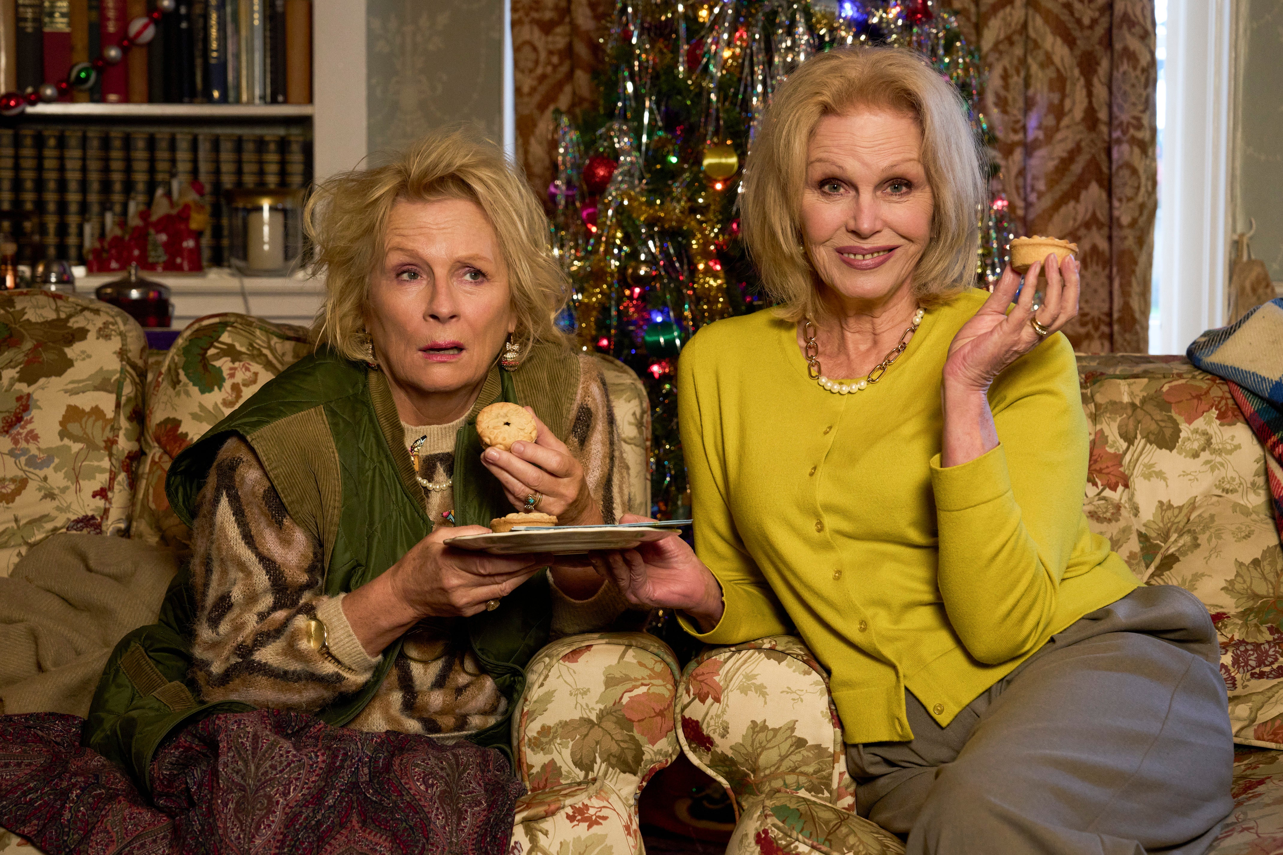 Saunders and Lumley reunite in the ‘Amandaland’ Christmas special