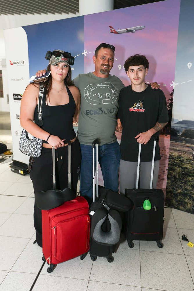 Johannesburg bound passengers Danielle Oosthuizen, 16, Joe Oosthuizen, and Xander Oosthuizen. 