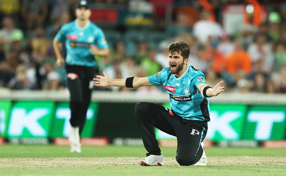 Shaheen Shah Afridi in action for the Brisbane Heat in the BBL.