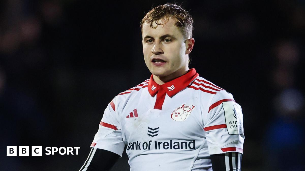 Craig Casey in action for Munster