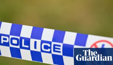 Four killed after minivan crashes into a tree in northern Victoria | Victoria