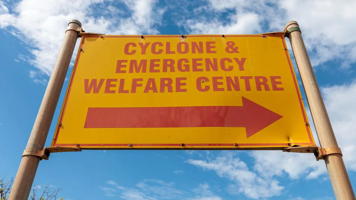 Warnings for far north as cyclone nears coast