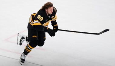 David Pastrnak scored the Bruins' lone goal in a 4-1 loss in Buffalo on Saturday.