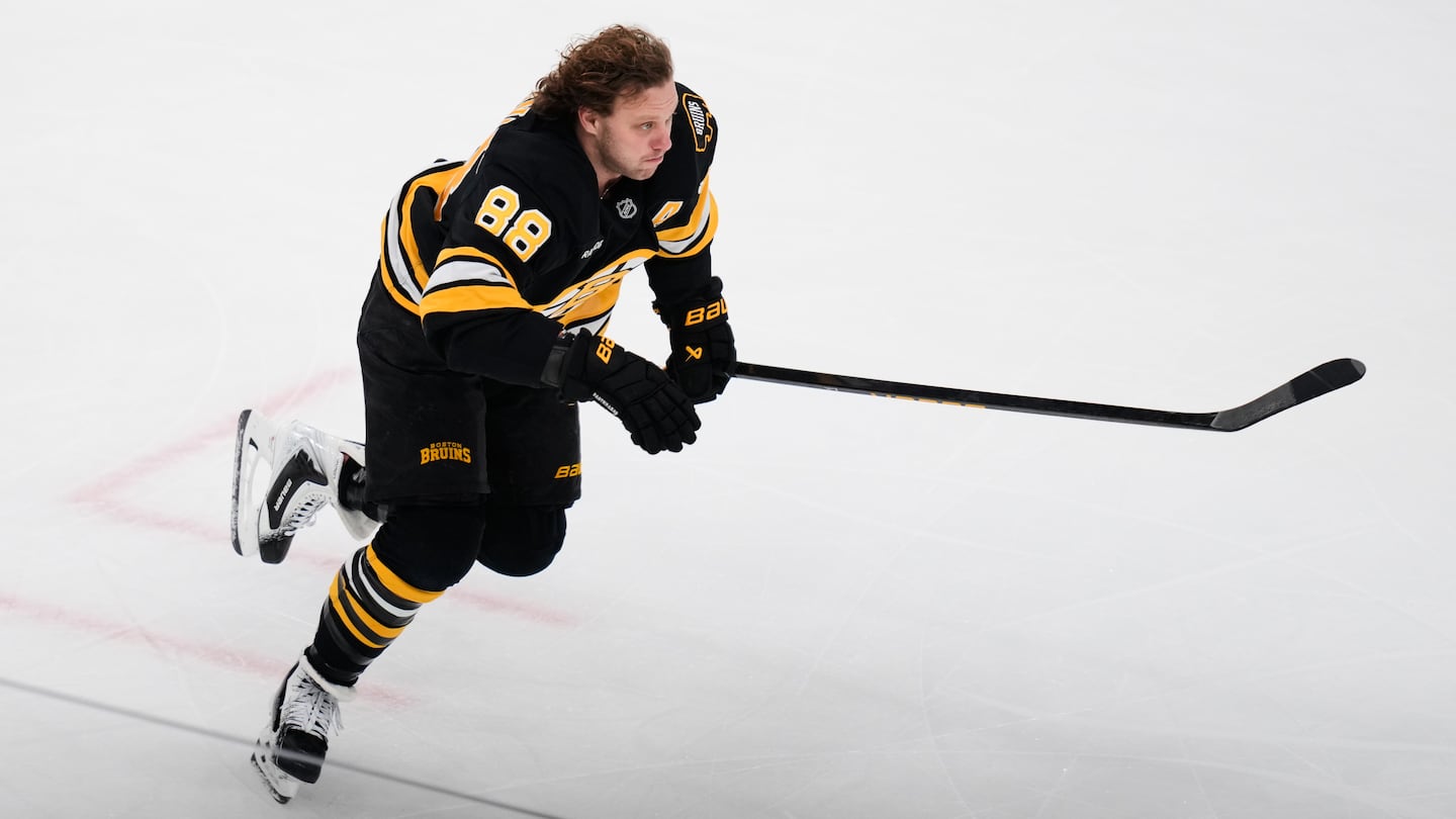 David Pastrnak scored the Bruins' lone goal in a 4-1 loss in Buffalo on Saturday.