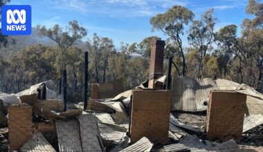 Residents still unable to return home as north-east Victoria bushfire continues