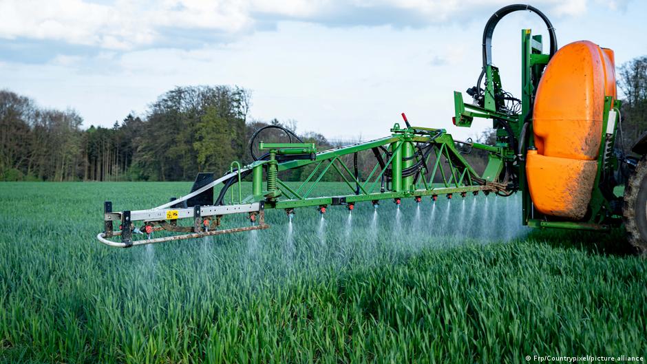 Is Europe turning away from climate protection? – DW – 12/11/2025