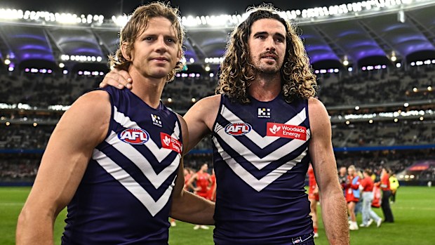 Nat Fyfe of the Dockers embraces with Alex Pearce.