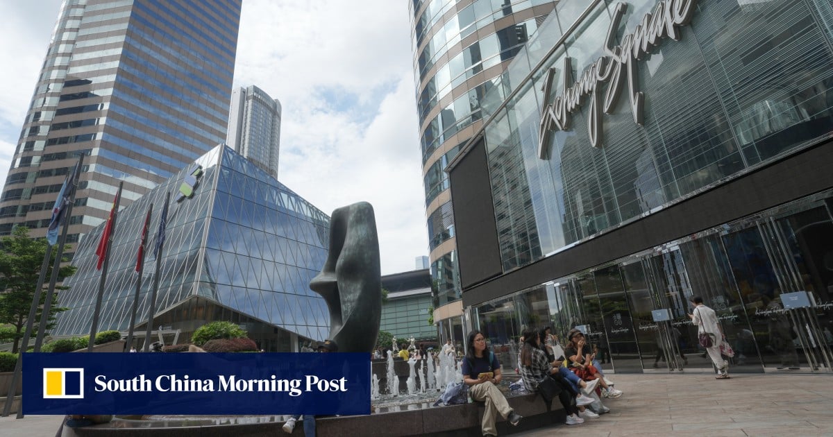 Slow trade drives Hong Kong stocks lower ahead of New Year holiday