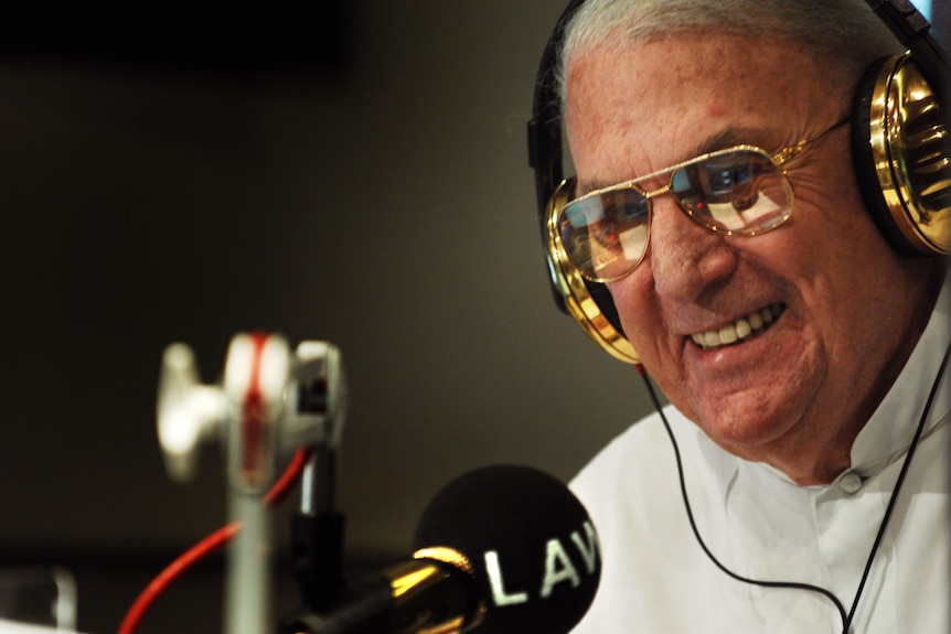 John Laws in 2UE studio