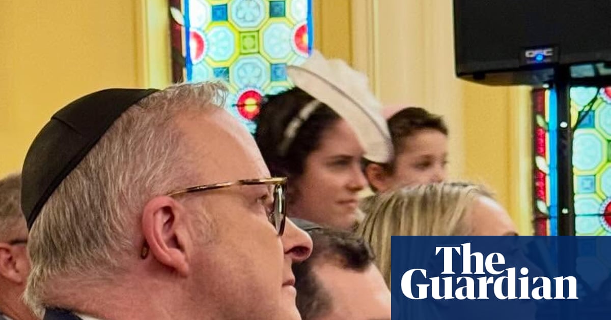 Anthony Albanese attends Sydney synagogue to honour memory of Bondi attack victims | Bondi beach terror attack