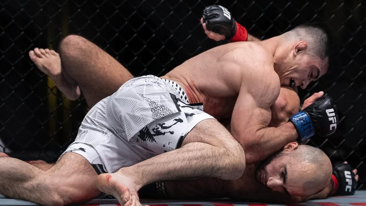 Kevin Vallejos def. Giga Chikadze