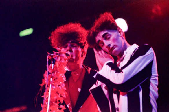 Tim Finn and Noel Crombie perform at the Auckland Town Hall in 1975.