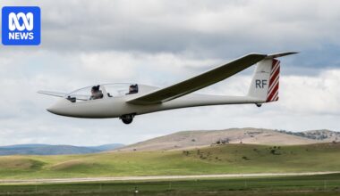 'Air experience' student killed in crash during Tasmanian glider's launch phase