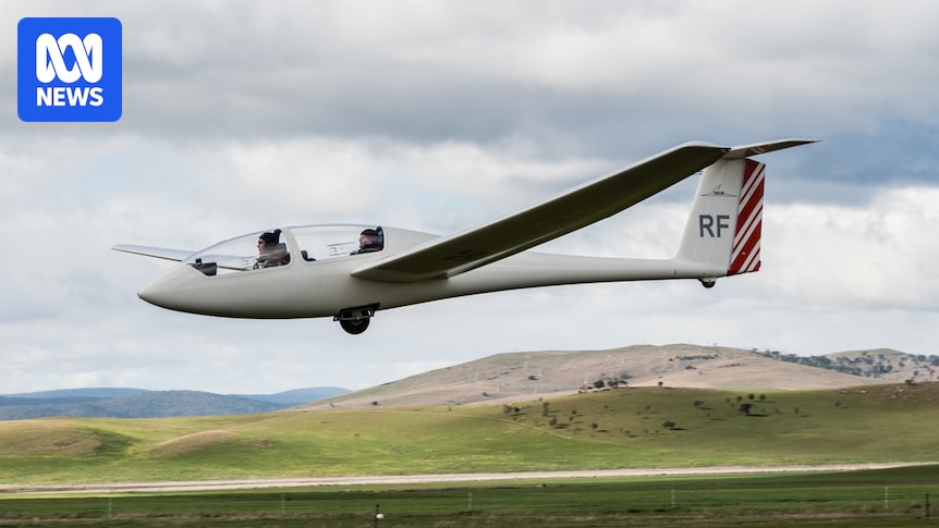 'Air experience' student killed in crash during Tasmanian glider's launch phase
